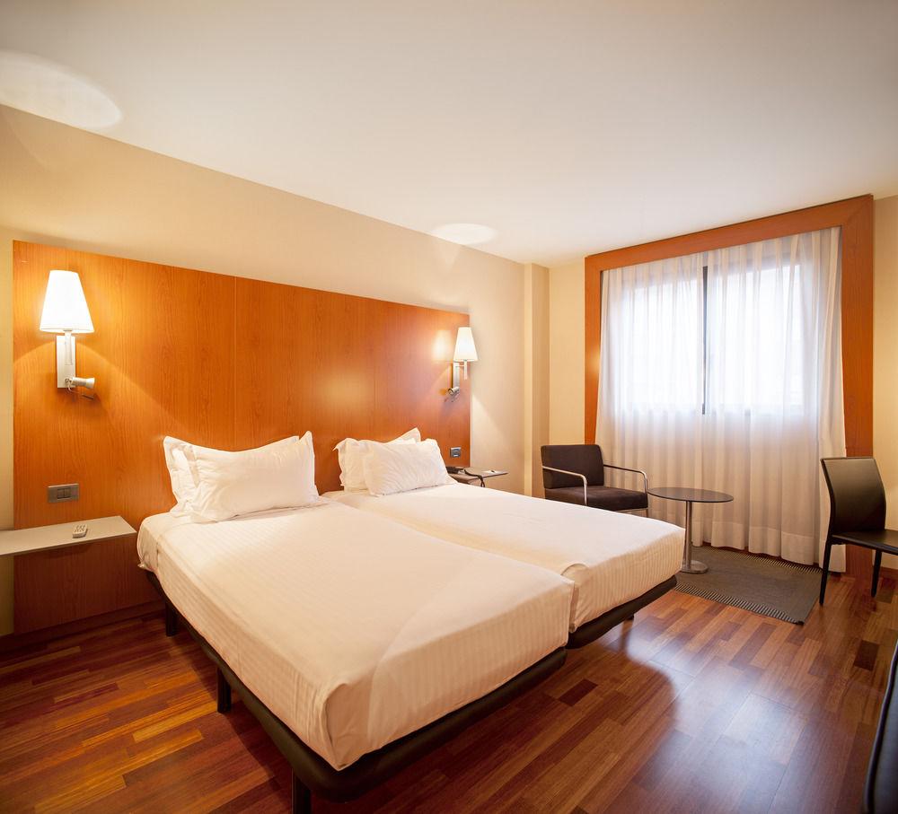 Ac Hotel Huelva By Marriott Bagian luar foto