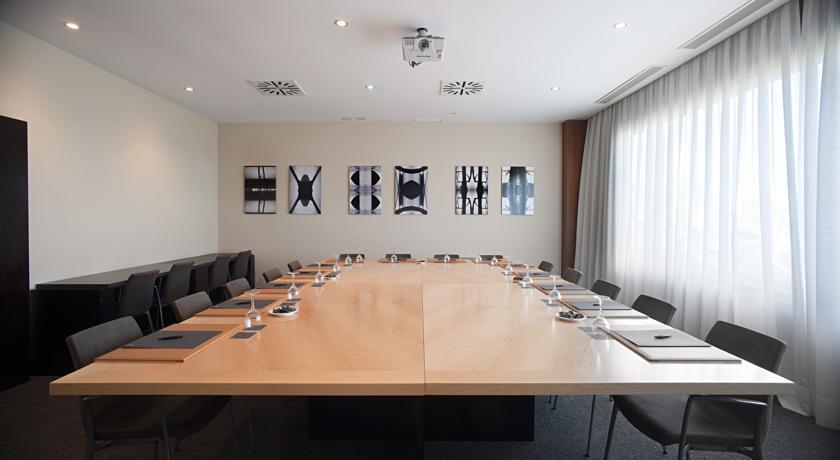 Ac Hotel Huelva By Marriott Bagian luar foto