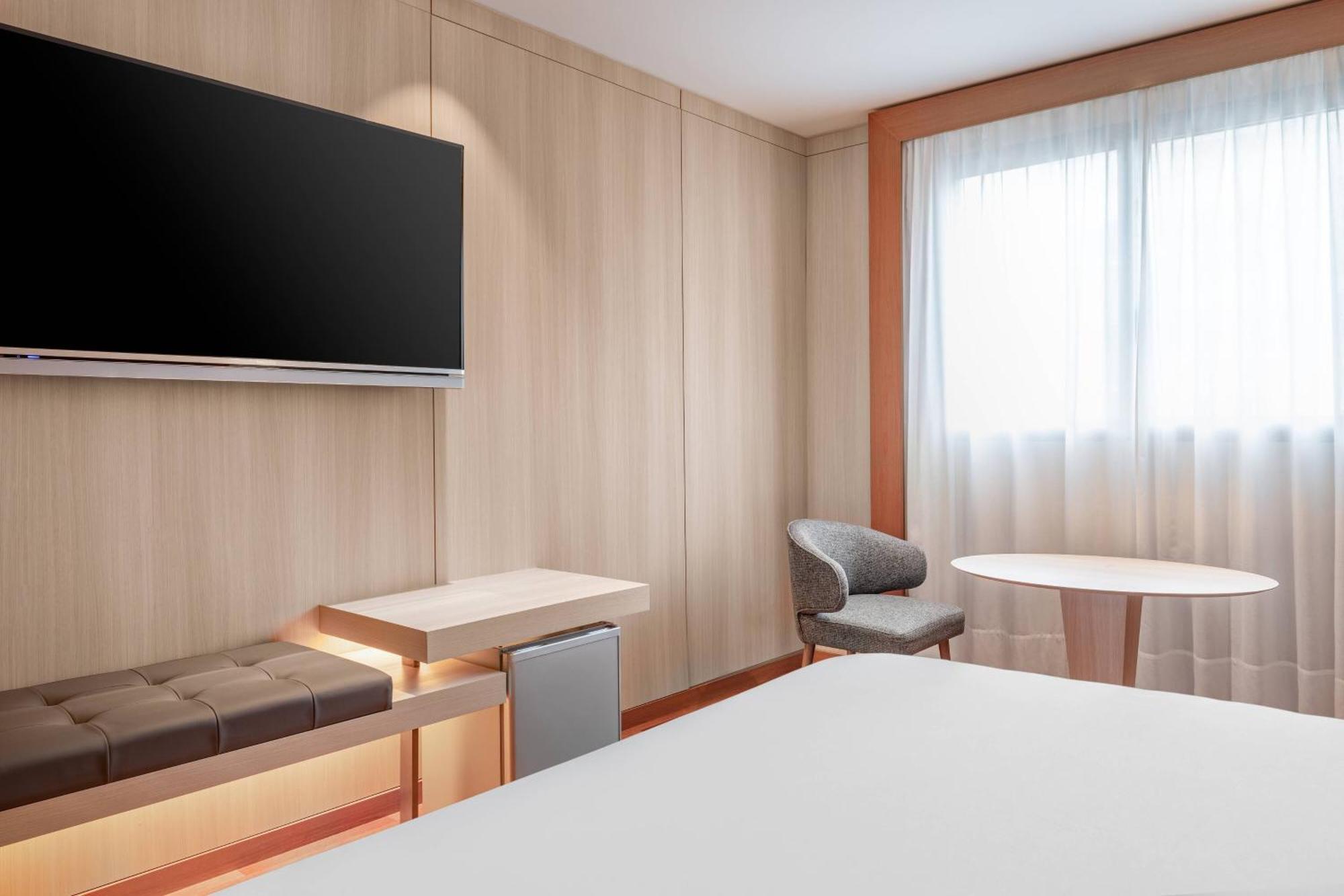Ac Hotel Huelva By Marriott Bagian luar foto