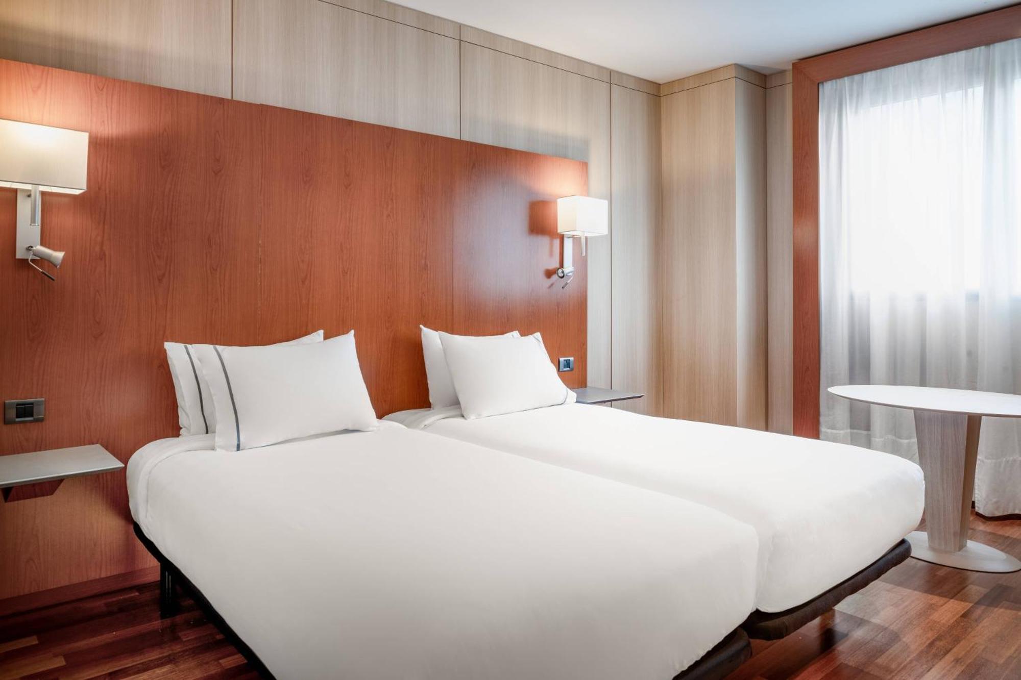 Ac Hotel Huelva By Marriott Bagian luar foto