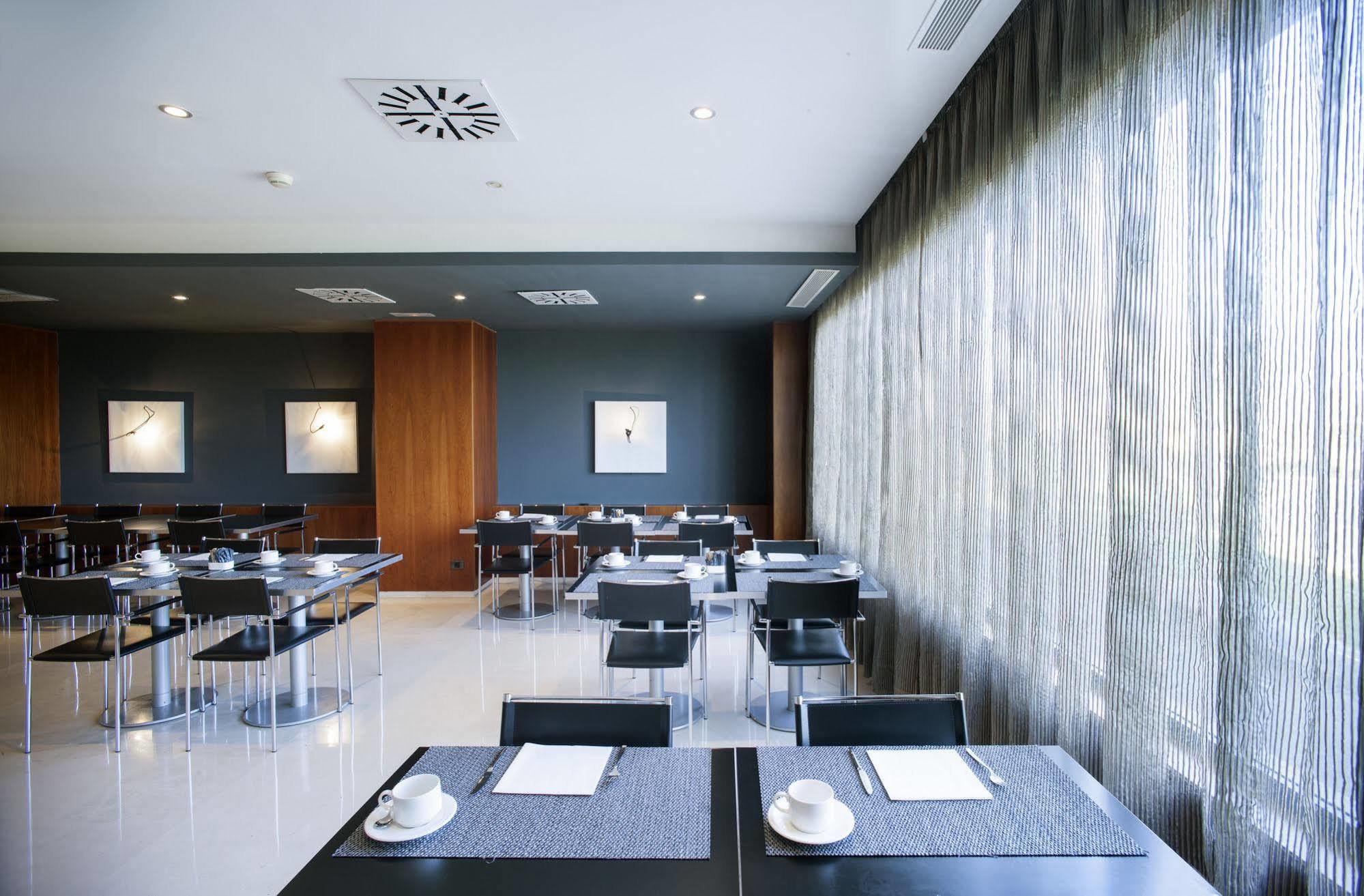 Ac Hotel Huelva By Marriott Bagian luar foto