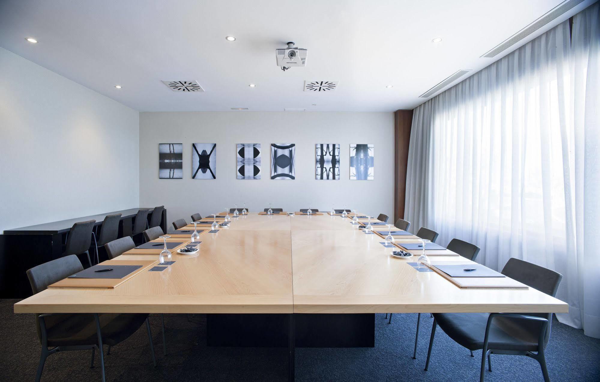 Ac Hotel Huelva By Marriott Bagian luar foto