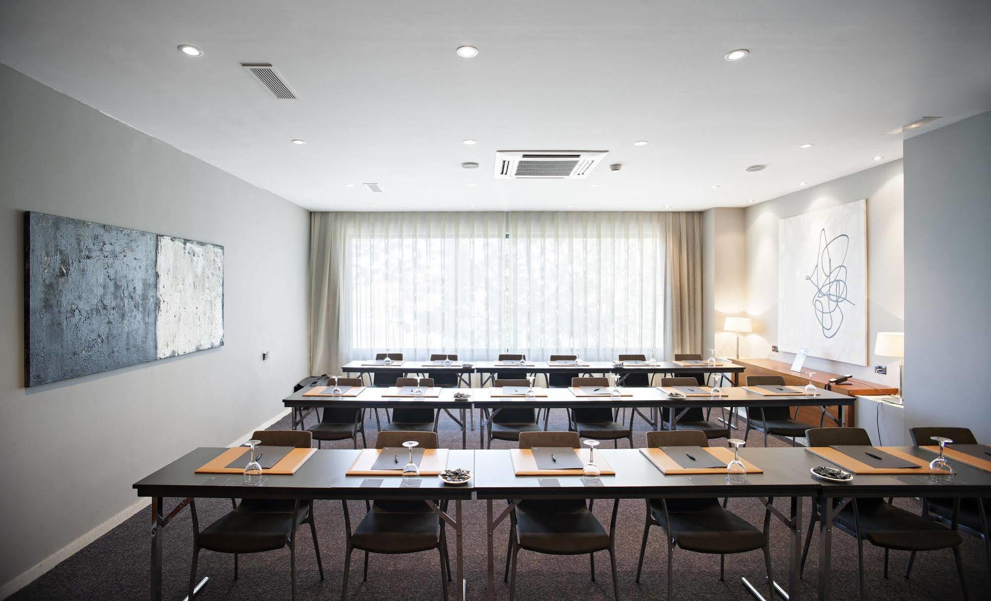 Ac Hotel Huelva By Marriott Bagian luar foto