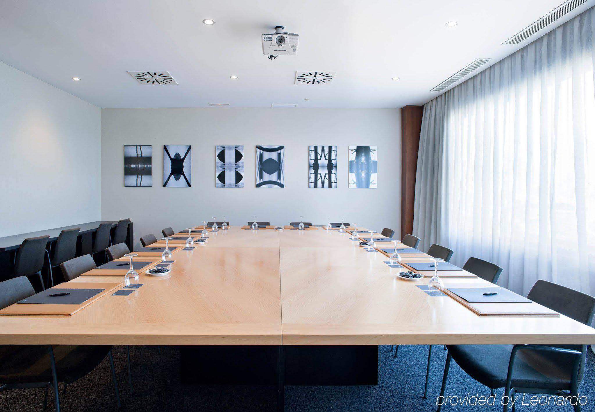 Ac Hotel Huelva By Marriott Bagian luar foto